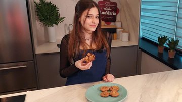 Laura Rauseo mostra seu talento na cozinha ao preparar cookies na Cozinha AnaMaria - Cozinha AnaMaria / Vivian Ortiz