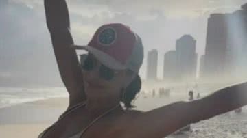Nas redes sociais, Juliana Paes mostrou curtindo o dia ensolarado na praia com a família - Instagram/Juliana Paes