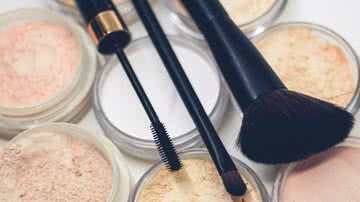 Usar maquiagem vencida pode trazer uma série de consequências, AnaMaria te explica! - Unsplash/Rosa Rafael