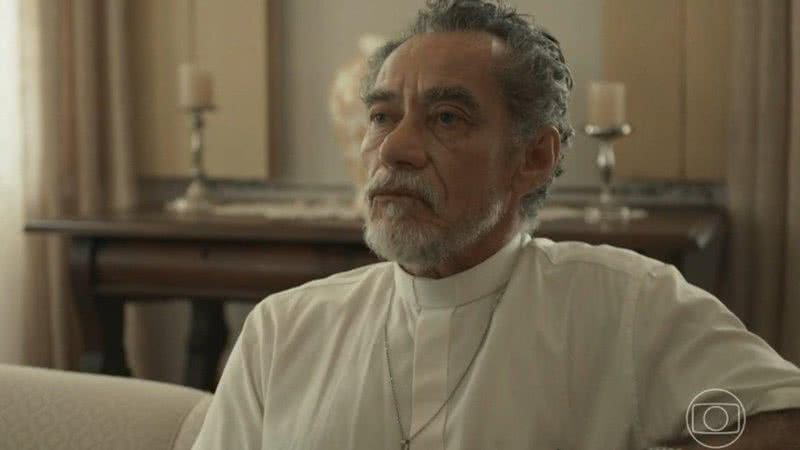 Padre Santo morre em 'Renascer' - Globo