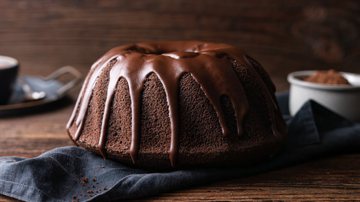 Bolo de chocolate vegano com cobertura de brigadeiro - Shutterstock