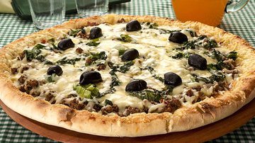 Receita de Pizza de carne moída, escarola e mussarela - André Fortes
