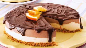 Receita de Cheesecake bicolor com laranja - J.Carvalho