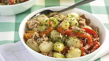 Receita de Salada light de cebola, atum e pimentão - Ormuzd Alves