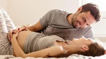 “Existe algum benefício em fazer sexo durante a gravidez?” - iStock