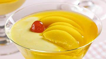 Receita de Gelatina de pêssego em calda com sorvete - Ormuzd Alves