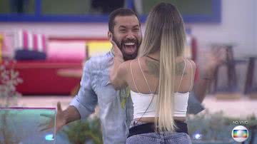 Gilberto consegue ligar o carro e abraça Sara no 'BBB21' - Globo