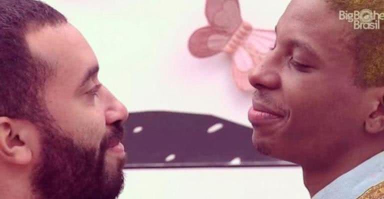 Economista relembrou o primeiro e único beijo entre dois homens do reality show - TV Globo