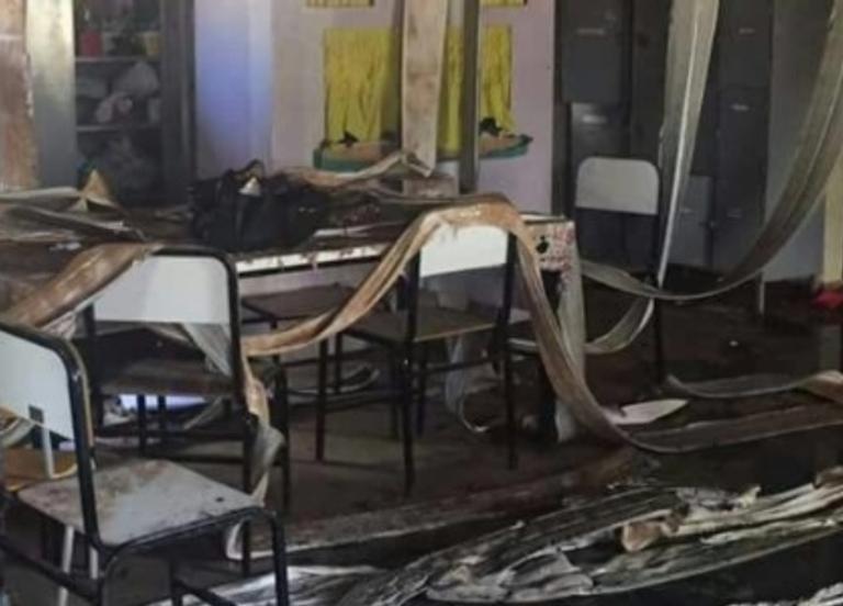 Sala de aula após incêndio causado por Damião Soares dos Santos
