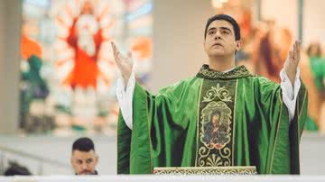 Padre Robson de Oliveira em missa religiosa - Reprodução/Instagram