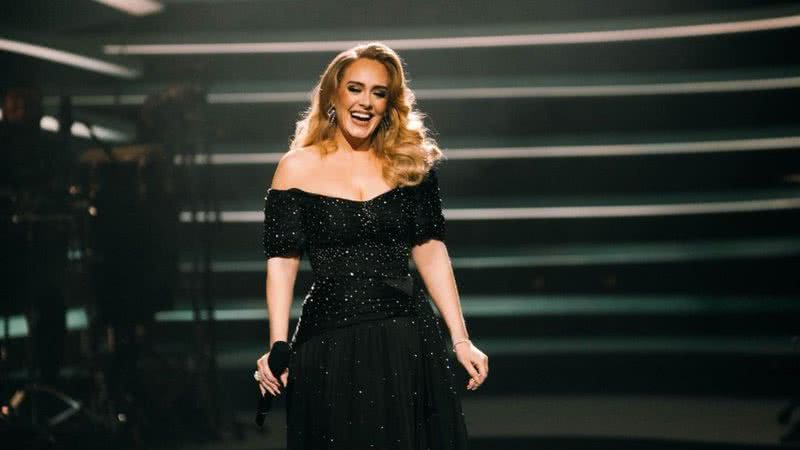 Adele dança no pole dance em casa de striptease - Instagram/@adele