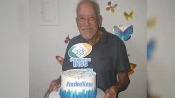 Andrelino celebrou o aniversário de 121 ano com bolo do iNSS - Arquivo pessoal