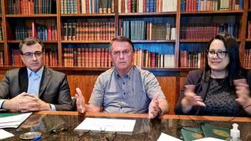 Em live, Bolsonaro desautoriza Mourão a falar de conflitos no leste europeu - Reprodução