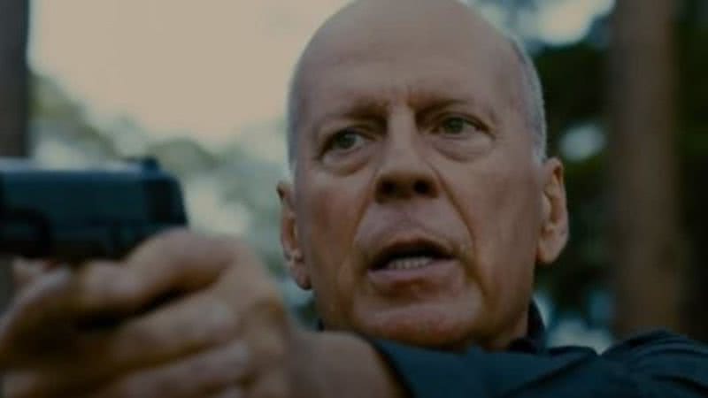 Bruce Willis ganha categoria especial em premiação de piores filmes. - Bruce Willis / Cena do filme American Siege