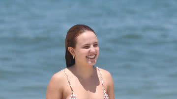 Larissa Manoela aproveita dia de sol na praia - Dilson Silva/ AgNews