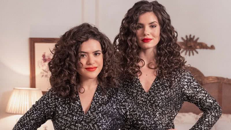 Camila Queiroz e Maisa Silva caracterizadas como Anita, da série 'De volta aos 15' - Reprodução/Instagram