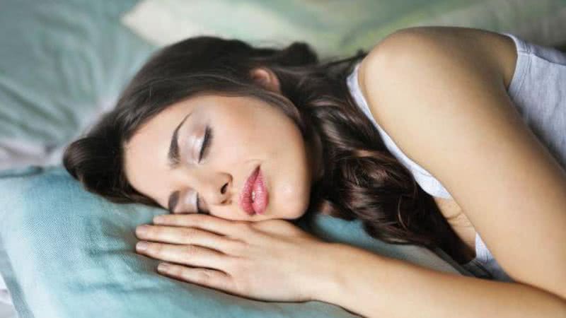Recomenda-se dormir, em média, oito horas de sono por dia - Unsplash