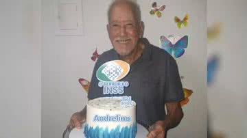 Andrelino Vieira da Silva comemorou seus 121 anos com bolo temático. - Arquivo pessoal/Andrelino Vieira da Silva