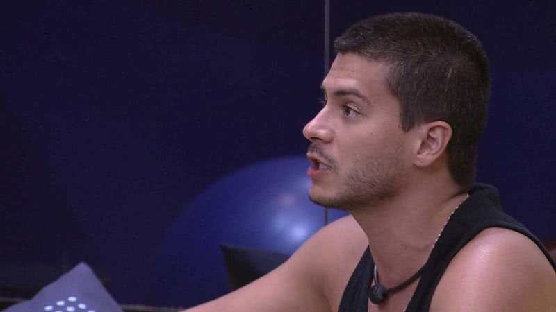 Arthur Aguiar confessou não gostar das falas do brother emparedado. - TV Globo