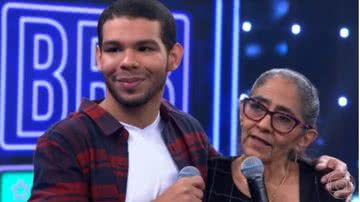 Vyni e a avó, Dona Quinha, se reencontraram no palco do 'Domingão' - TV Globo