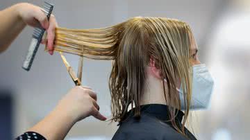 Como saber a hora certa de cortar o cabelo? - Suheyl Burak/Unsplash