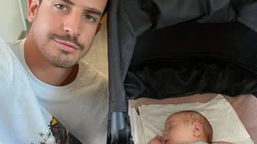 Enzo Celulari posa com a irmã recém-nascida, Chiara. - Instagram/@enzocelulari