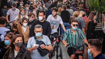 Rio de Janeiro poderá liberar uso de máscara na próxima semana - Unsplash/Xavi Cabrera