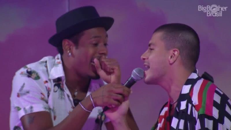 Paulo André e Arthur cantam juntos na festa do Líder - Gshow