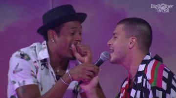 Paulo André e Arthur cantam juntos na festa do Líder - Gshow