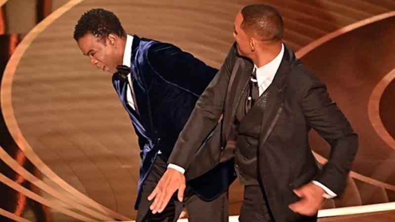 Will Smith deu um tapa em Chris Rock ao vivo, no palco do Oscar. - Globoplay