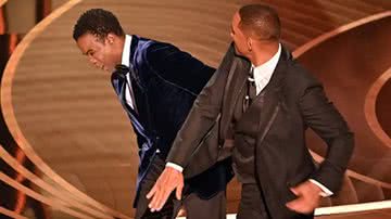 Will Smith deu um tapa em Chris Rock ao vivo, no palco do Oscar. - Globoplay