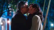 Eugênio e Violeta se beijam, em 'Além da Ilusão' - Reprodução/TV Globo