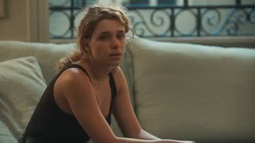 Madeleine (Bruna Linzmeyer) se arrepende e leva fora de Zé Leôncio (Renato Góes), em Pantanal - TV Globo