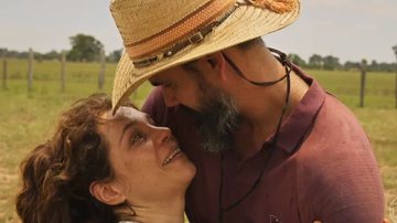 Maria Bruaca e Alcides tiveram um diálogo pra lá de ousado no último capítulo de 'Pantanal'. - TV Globo