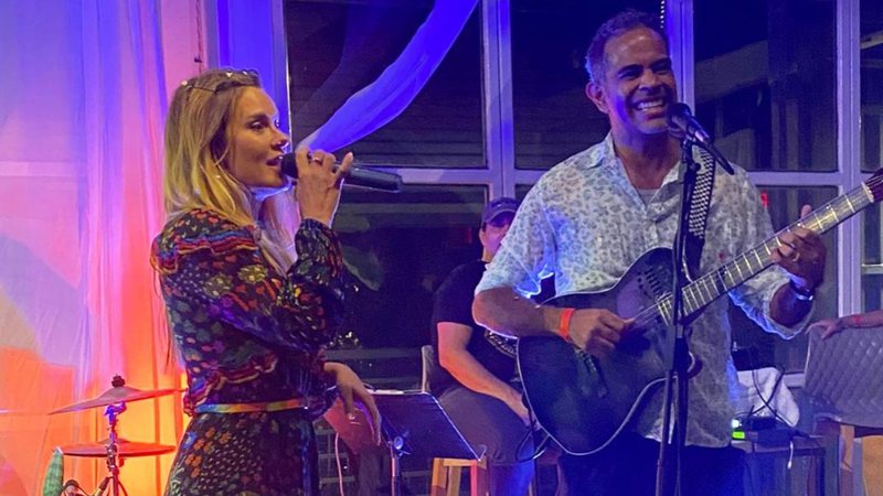 Carolina Dieckmann e Jair Oliveira cantaram juntos - Instagram/@loracarola