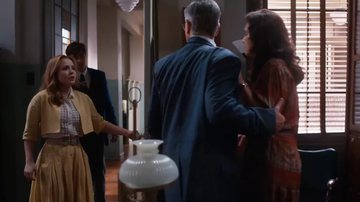 Isadora (Larissa Manoela) vai flagrar a mãe aos beijos em 'Além da Ilusão'. - TV Globo