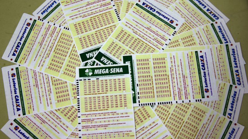 Mega-Sena sorteia neste sábado prêmio acumulado em R$ 53 milhões - Marcello Casal Jr / Agência Brasil