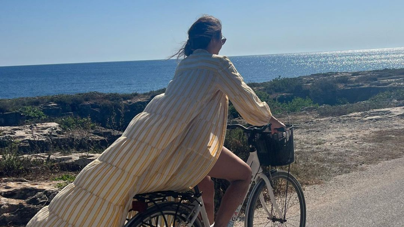 Patrícia Poeta aparece de maiô andando de bicicleta na Itália - Instagram/@patriciapoeta