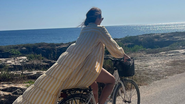 Patrícia Poeta aparece de maiô andando de bicicleta na Itália - Instagram/@patriciapoeta
