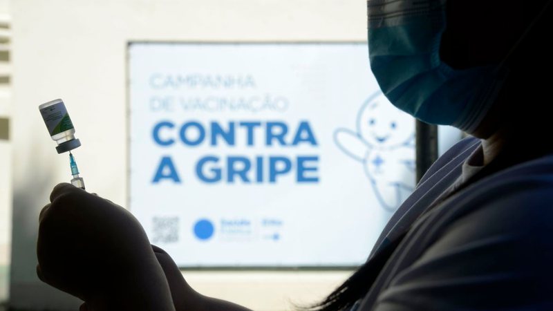 Postos de saúde estão vacinando também os alvos das semanas anteriores - Tomaz Silva/Agência Brasil