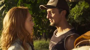 José Lucas (Irandhir Santos) e Irma (Camila Morgado) vão se beijar em 'Pantanal'.