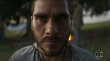 Trindade (Gabriel Sater) encarna o Diabo, em 'Pantanal' - TV Globo