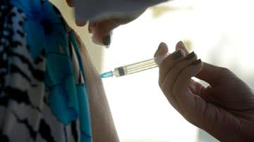 Apenas 67% dos adultos recebeu a primeira dose de reforço da vacina - Tomaz Silva/Agência Brasil
