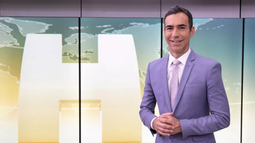 Cesar Tralli faz o "L" ao vivo no 'Jornal Hoje' - Reprodução/TV Globo