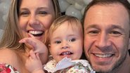 Lua, filha de Tiago Leifert, foi diagnosticada com Retinoblastoma - Instagram/@garbindaiana