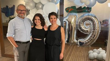 Família Annenberg-Paglia comemorando aniversário de 19 anos de Elisa - Instagram/@sandra.annenberg.real