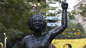 Estátua fica no local onde Marielle costumava se reunir com os eleitores - Fernando Frazão/Agência Brasil