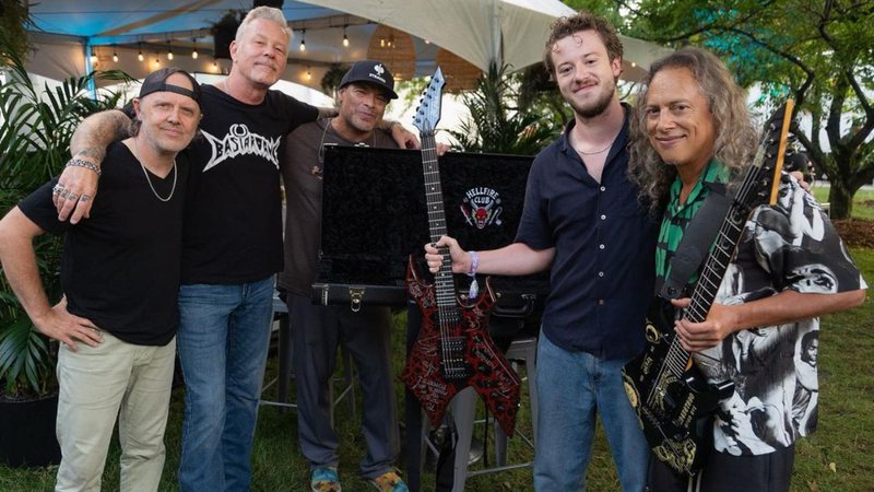 Joseph Quinn demonstrou muita feliciade ao conhecer o Metallica - Instagram/@metallica