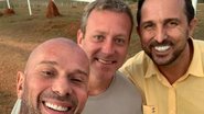 Rafael Ilha ao lado de Sérgio Hondjakoff e Sandro Barros. - Instagram/@terapeutasandrobarros