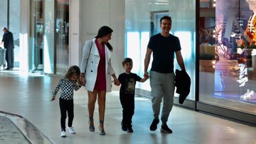 Michel Teló e família curtem dia em shopping - Edson Aipim / AgNews